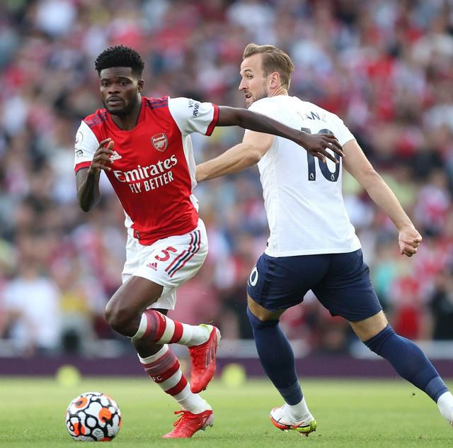 九游- 孙铭徽晒主场球迷横幅 